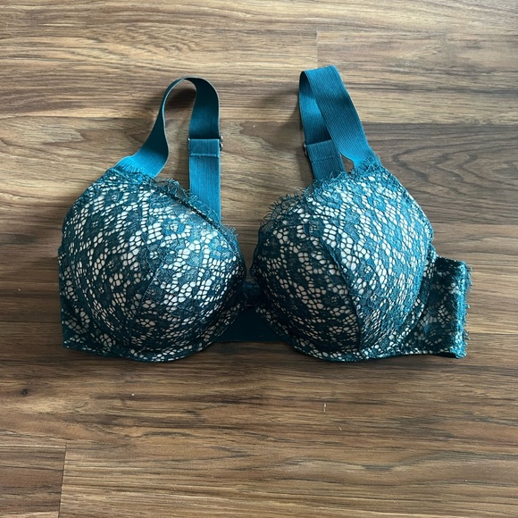Victoria's Secret Blue and Cream Lace Bra with Underwire - Picture 1 of 3